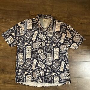 Men’s 2XL Tiki Shirt Button Down. Short sleeve button down tiki Hawaiian shirt